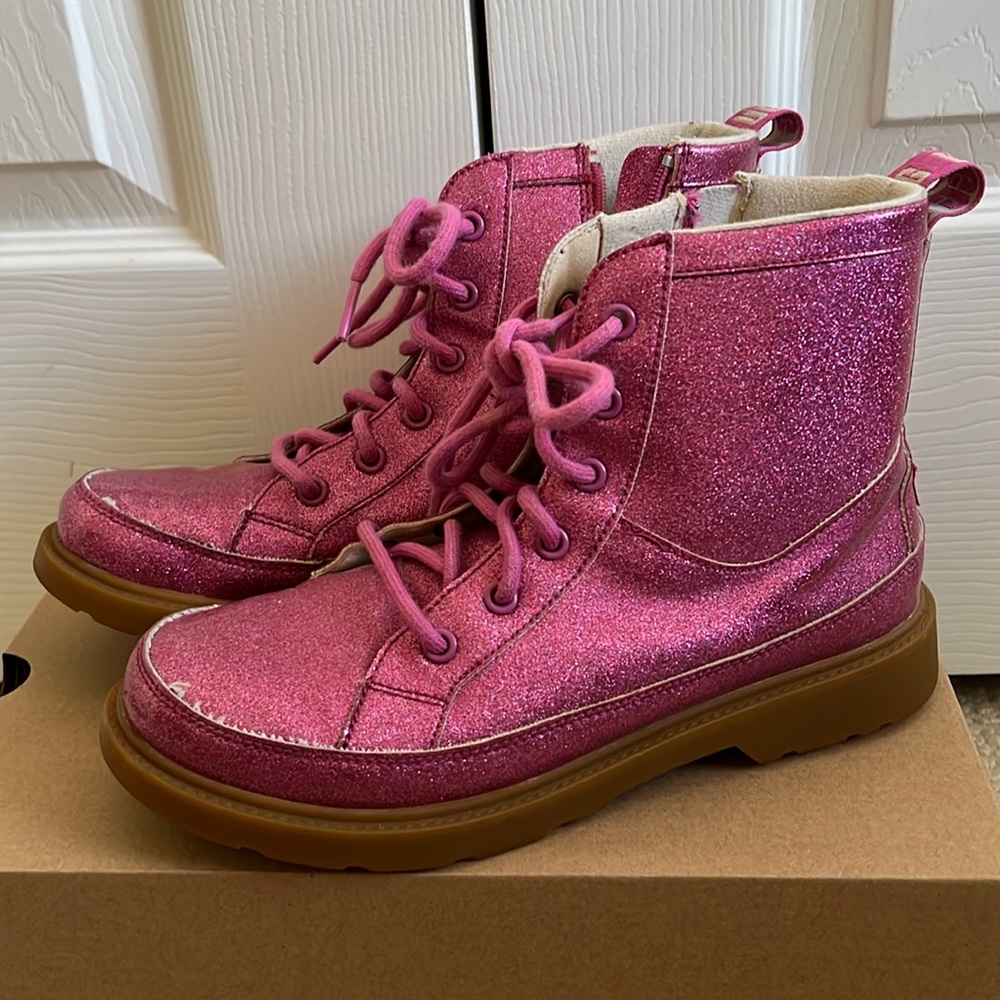Fun pink sparkly Ugg boots. Cute with jeans and leggings!